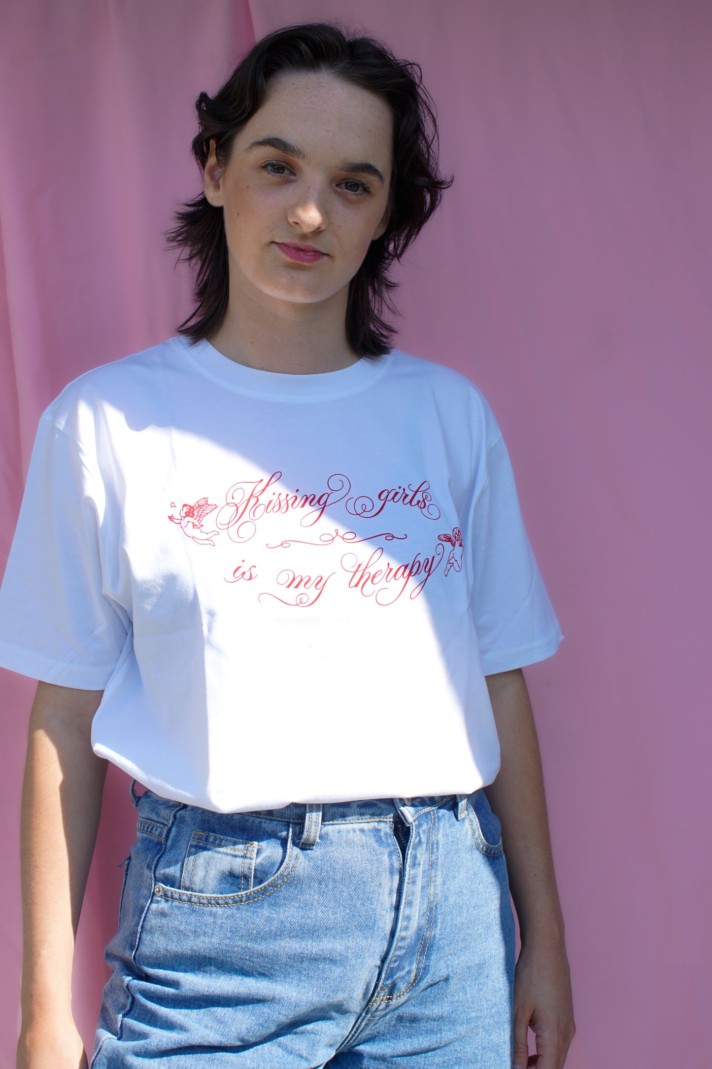 Kissing girls is my therapy tshirt