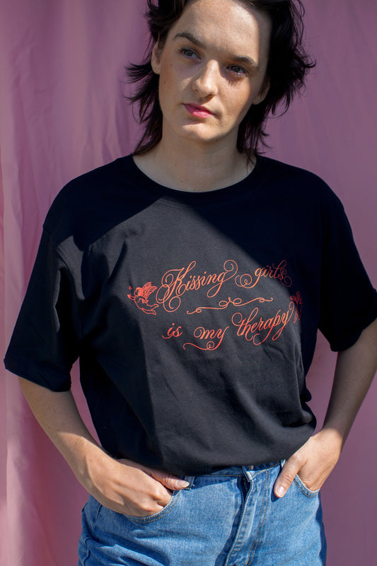 Kissing girls is my therapy tshirt