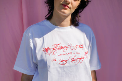 Kissing girls is my therapy tshirt