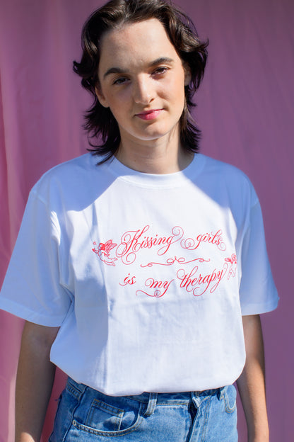 Kissing girls is my therapy tshirt