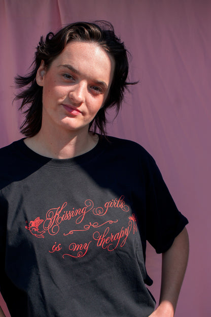 Kissing girls is my therapy tshirt